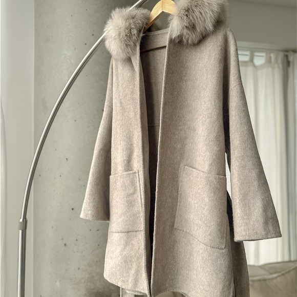 Chic wool & alpaca Beige Women's Cape with FOX Fur, size Medium -covering S too - Picture 2 of 6